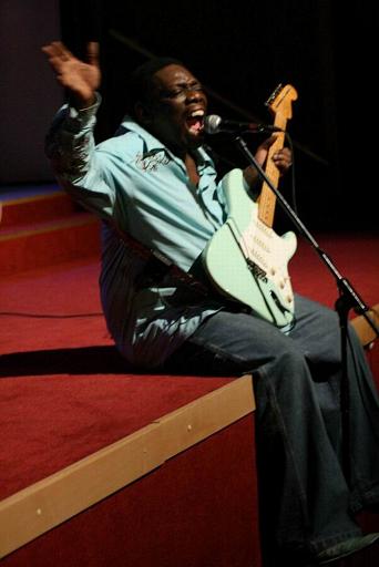 Lucky Peterson2